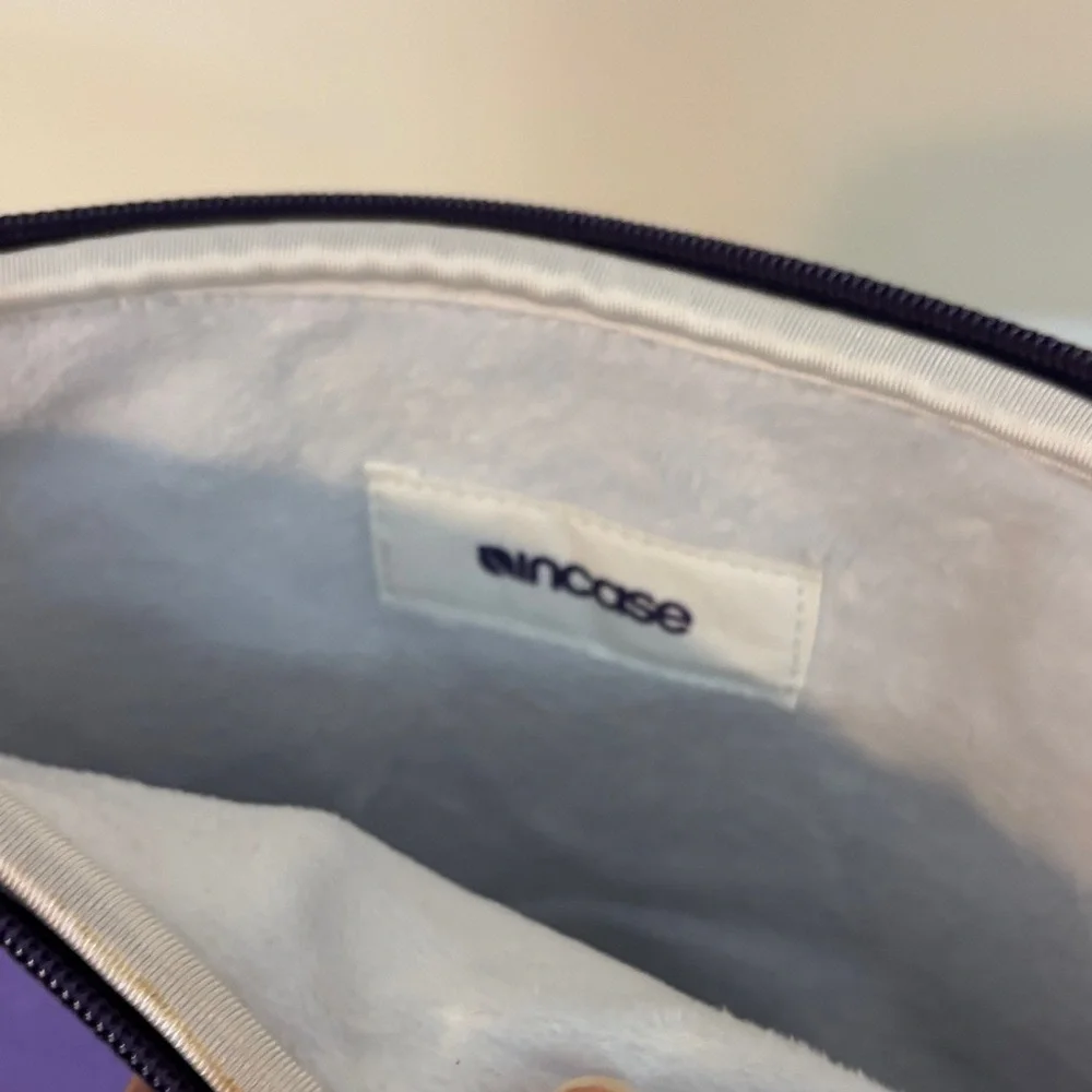 Incase Women's iPad Padded Zippered Bag in Purple